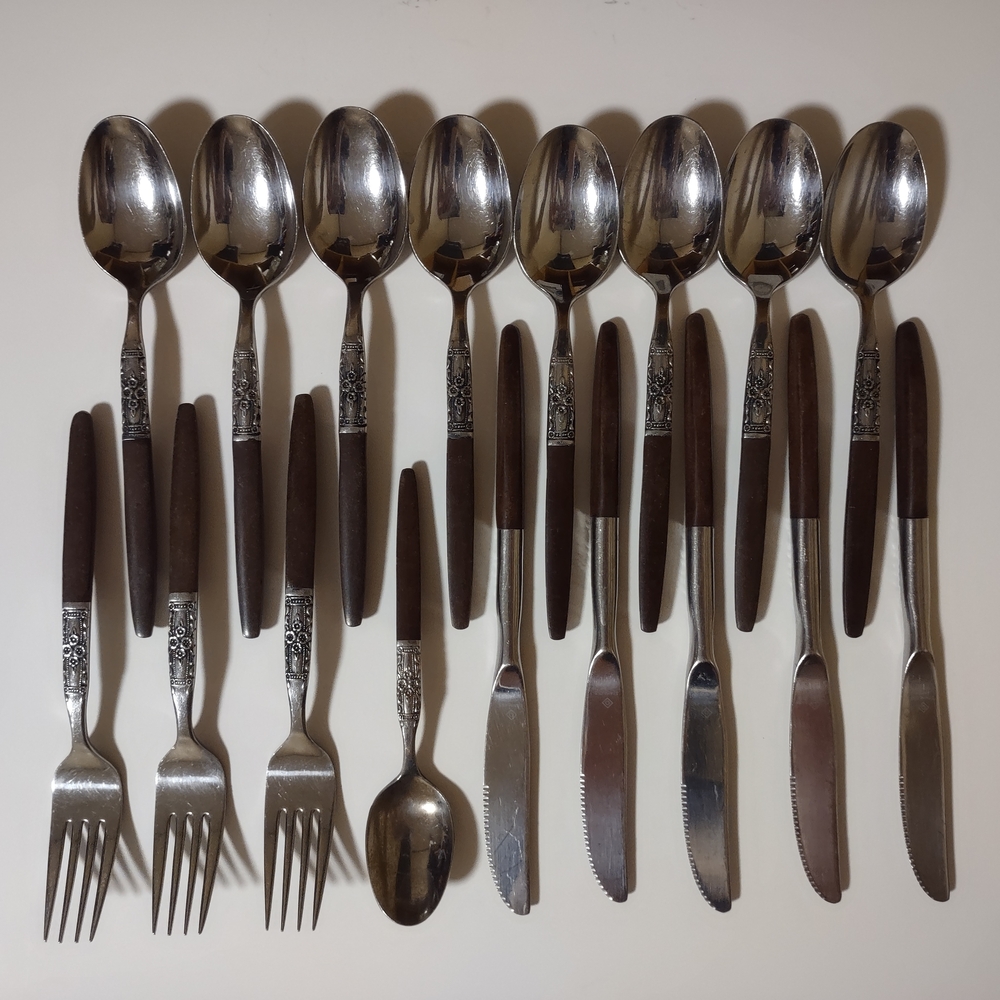 Flatware Set Of 17 NAPA VALLEY Oneida Northland Stainless Brown Handle Assorted